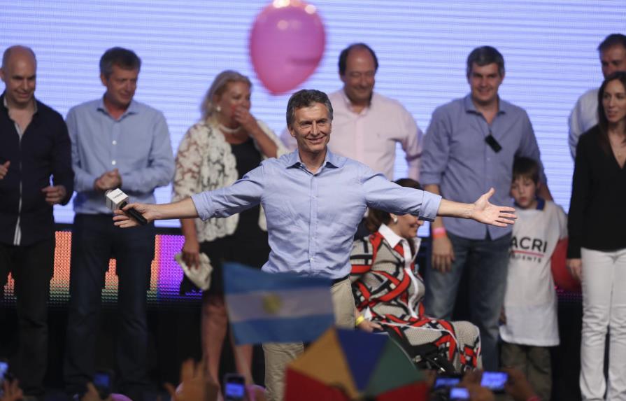 Mauricio Macri, virtual presidente argentino con más de 60% de los votos escrutados