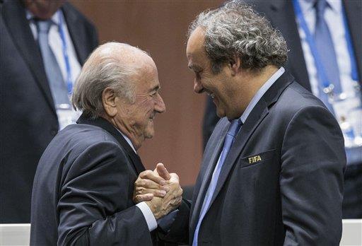 Blatter dice que estuvo cerca de morir cuando lo hospitalizaron 