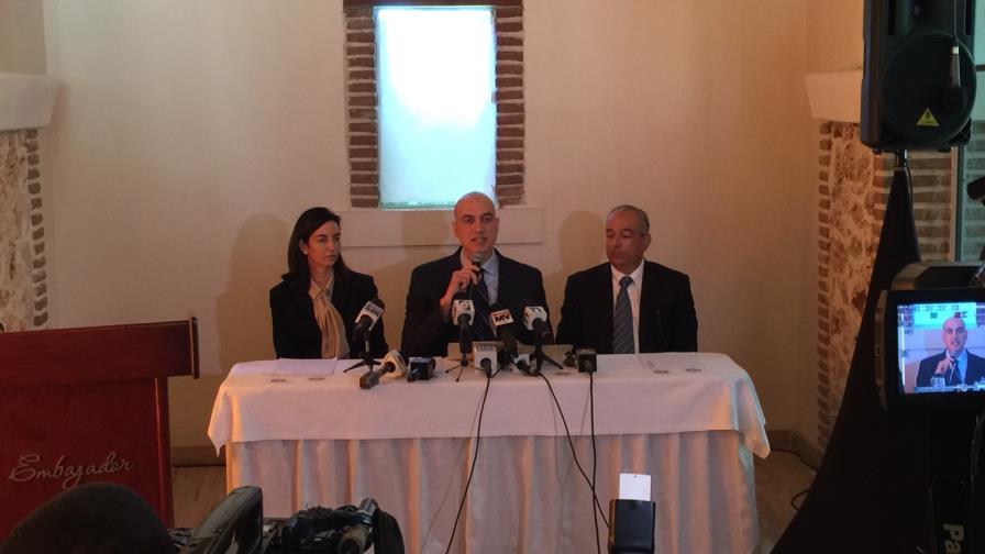 Familia Abinader Corona denuncia Gobierno le suspende licencia de explotación empresa cementera