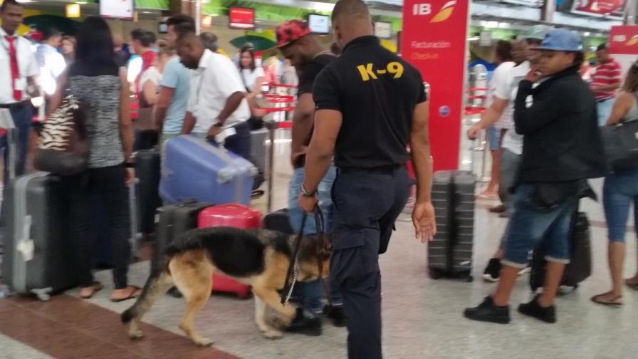 Una llamada telefónica desde España hizo una advertencia falsa de bomba en vuelo hacia RD Una llamada telefónica desde España hizo una advertencia falsa de bomba en vuelo hacia RD