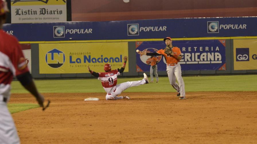 Los Toros se imponen a los Leones tres carreras por dos Los Toros se imponen a los Leones tres carreras por dos