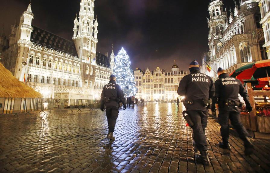 EEUU emite advertencia de viajes tras los ataques de París 
