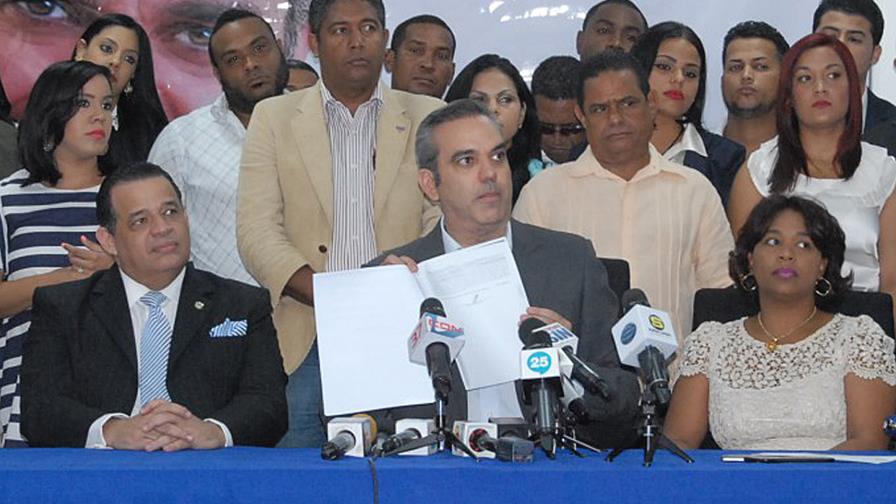 Critican que se mezcle política con empresas Critican que se mezcle política con empresas