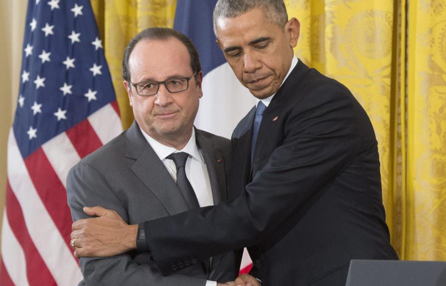 En reunión con Hollande, Obama expresa solidaridad a Francia 