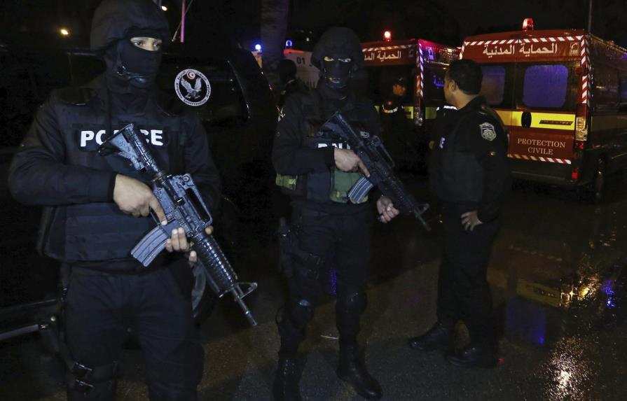 Túnez decreta el estado de emergencia e impone toque de queda en la capital