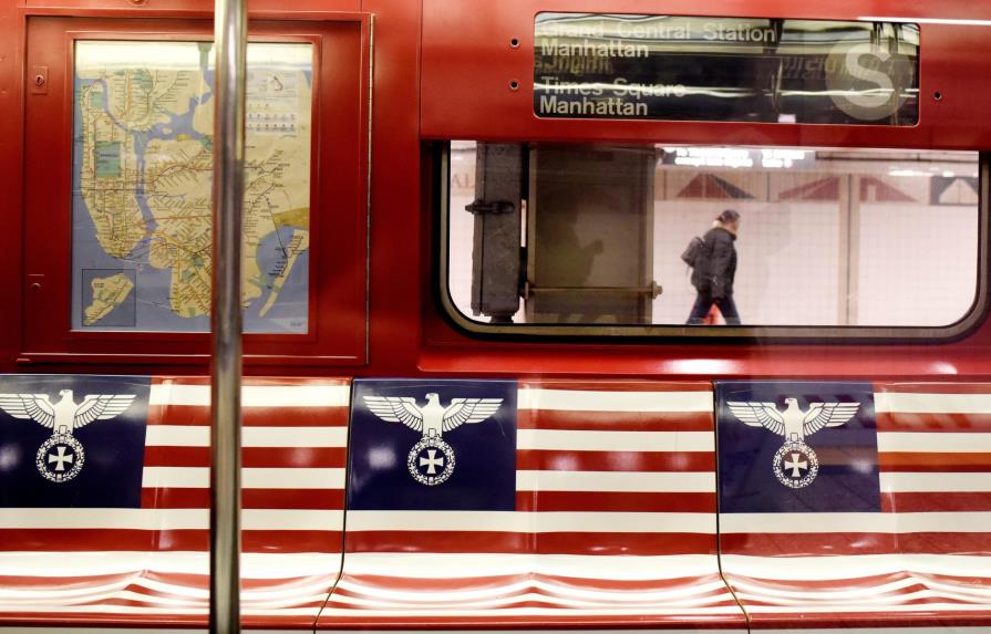 Amazon retira promoción de estética nazi del metro de Nueva York