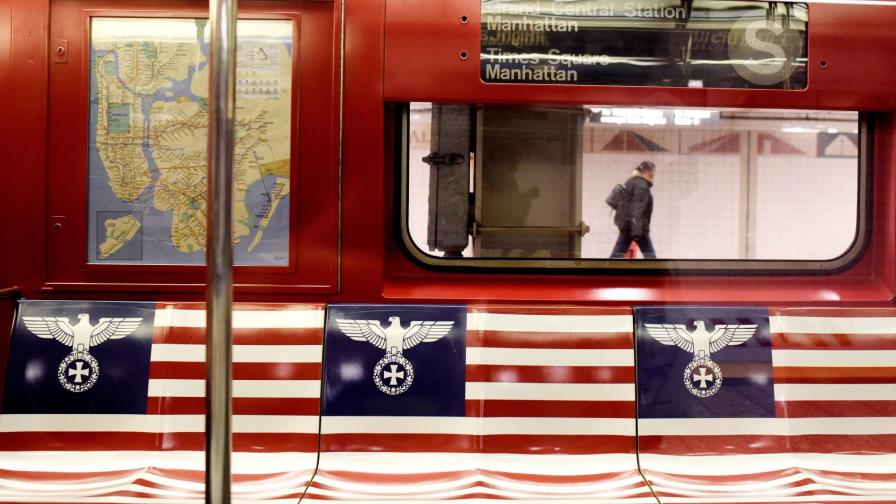 Amazon retira promoción de estética nazi del metro de Nueva York