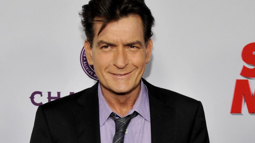 Amenazan al actor Charlie Sheen con publicar vídeos sexuales con un hombre