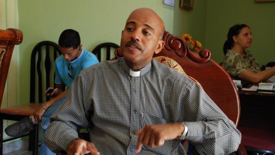 Cardenal defiende al padre Ruiz, y habla de caso Wesolowski