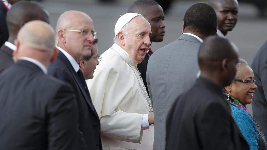 El presidente de Kenia recibe al papa Francisco en su residencia El presidente de Kenia recibe al papa Francisco en su residencia