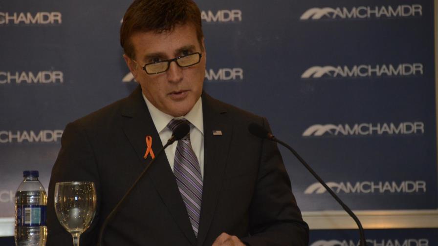 Políticos difieren ante críticas de Brewster