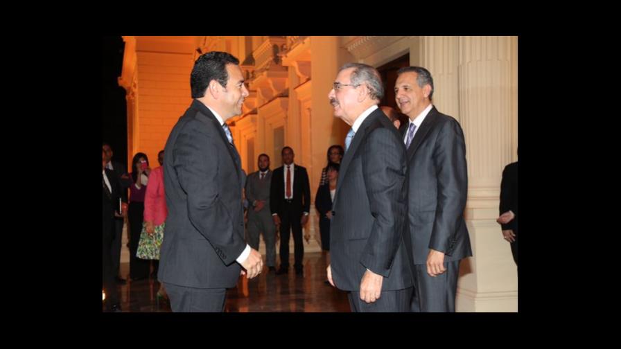 Presidente Medina recibe al presidente electo de Guatemala