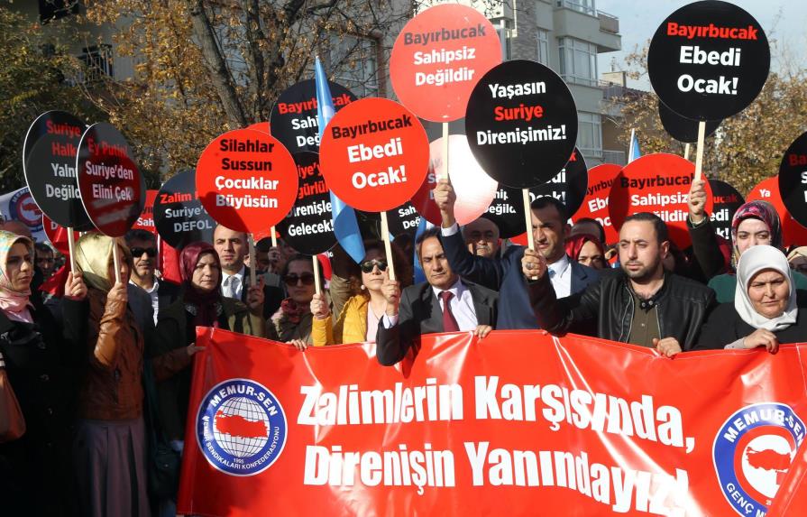 Turquía planta cara a Rusia en apoyo de sus “hermanos” turcomanos en Siria