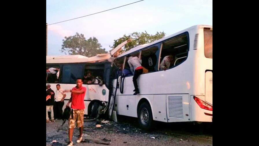 Al menos ocho muertos en accidente de tránsito en carretera Verón-Higüey