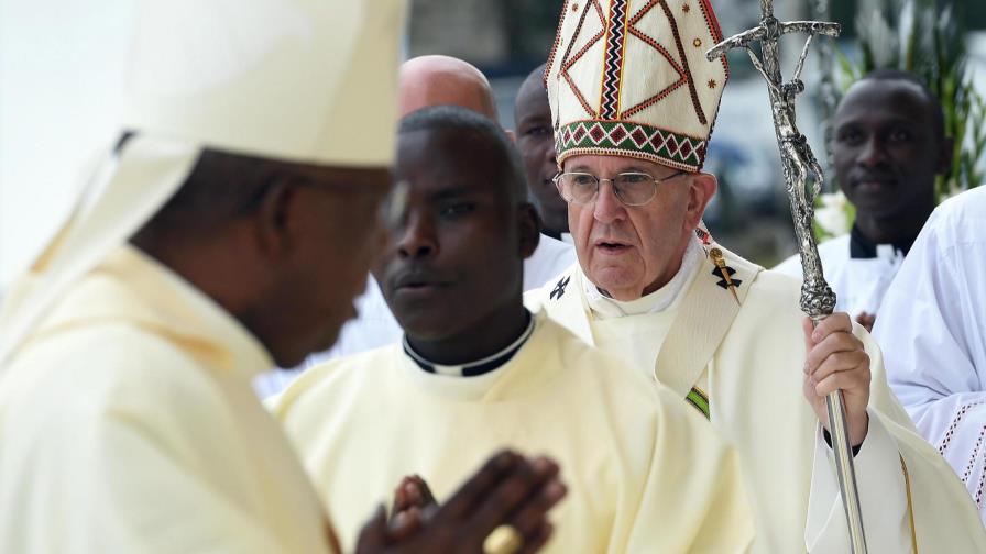 El papa Francisco pide acabar con “arrogancia de los hombres que hieren a las mujeres”