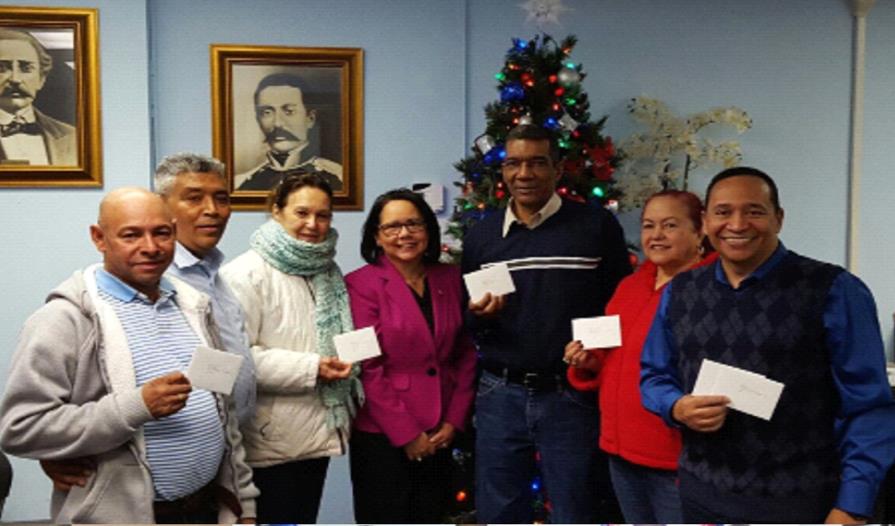 Consulado en Boston reparte cientos de pavos a dominicanos