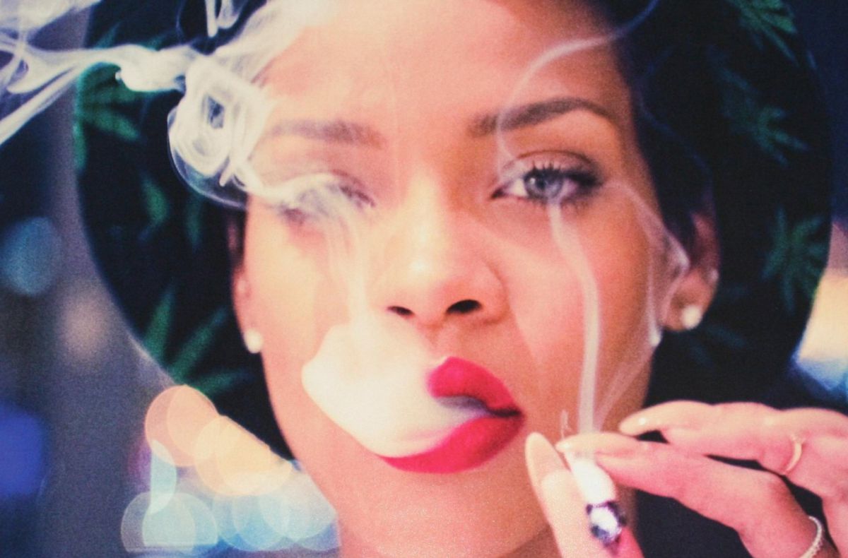 Rihanna fuma desde que tenía 20 años y ahora que tiene 27 años quisiera regresar atrás. Además de que no sólo la nicotina es su única adicción.