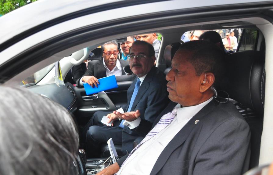 Presidente Medina se detuvo ante manifestación que exige la construcción de una escuela 