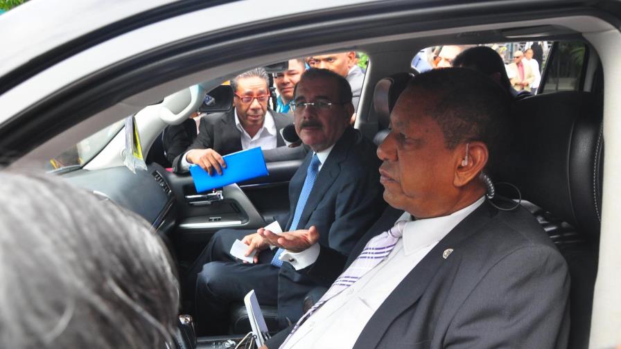 Presidente Medina se detuvo ante manifestación que exige la construcción de una escuela 