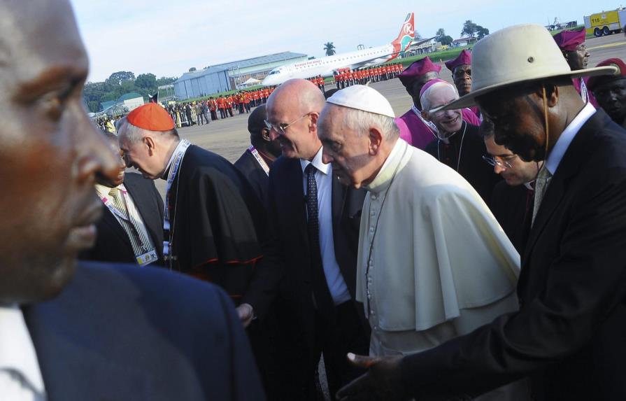 El discreto comportamiento de los ugandeses ante la visita del papa Francisco