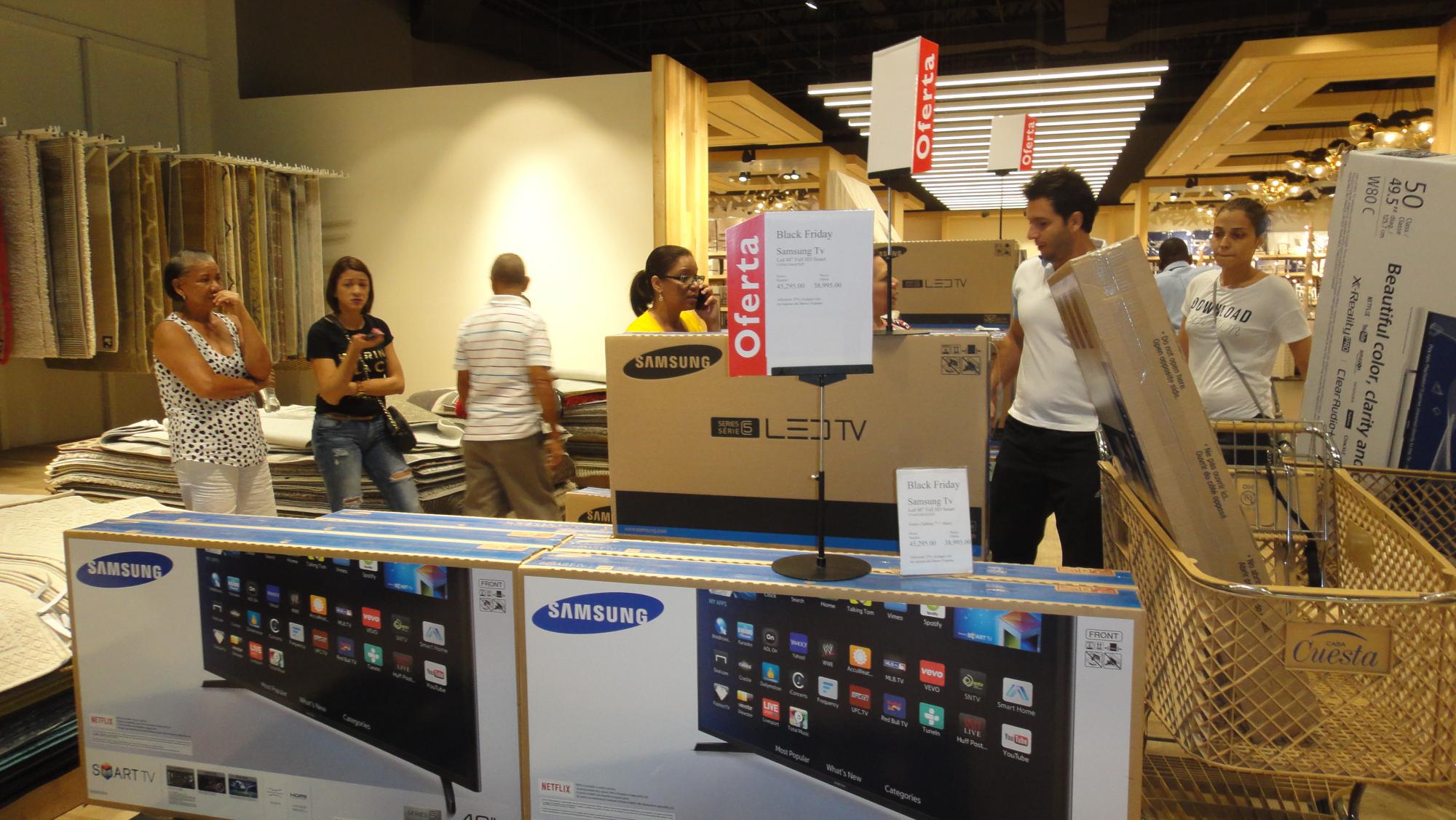 Casa Cuesta abrió a las 7:00 am este viernes. Los descuentos son sólo por hoy.     