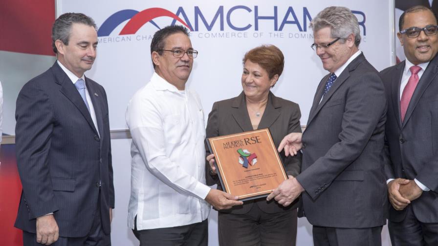 Barrick Gold recibe un premio de Amchamdr Barrick Gold recibe un premio de Amchamdr