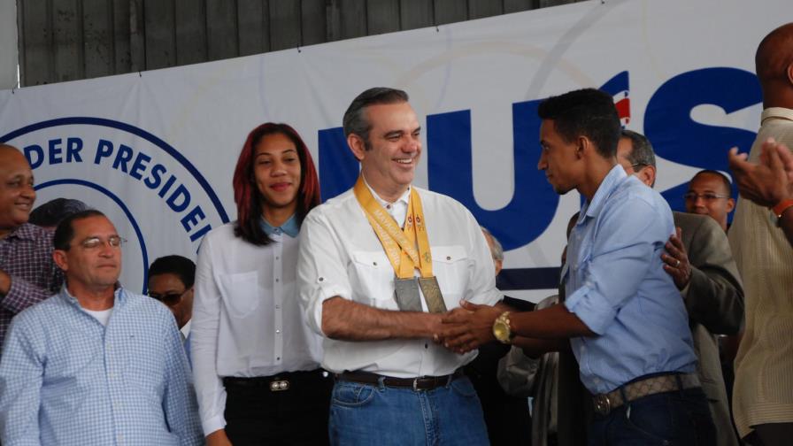 Luis Abinader pide a Domínguez Brito y a Mariano Germán renunciar a sus cargos