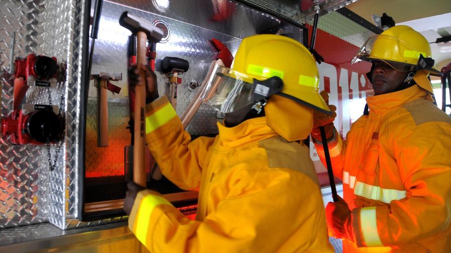 Un joven queda atrapado en ascensor de plaza comercial