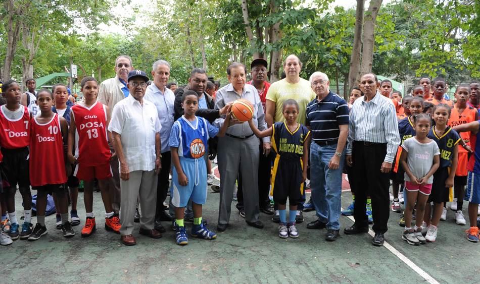Asonaliclu abre torneo minibasket dedicado al comisionado Adames    