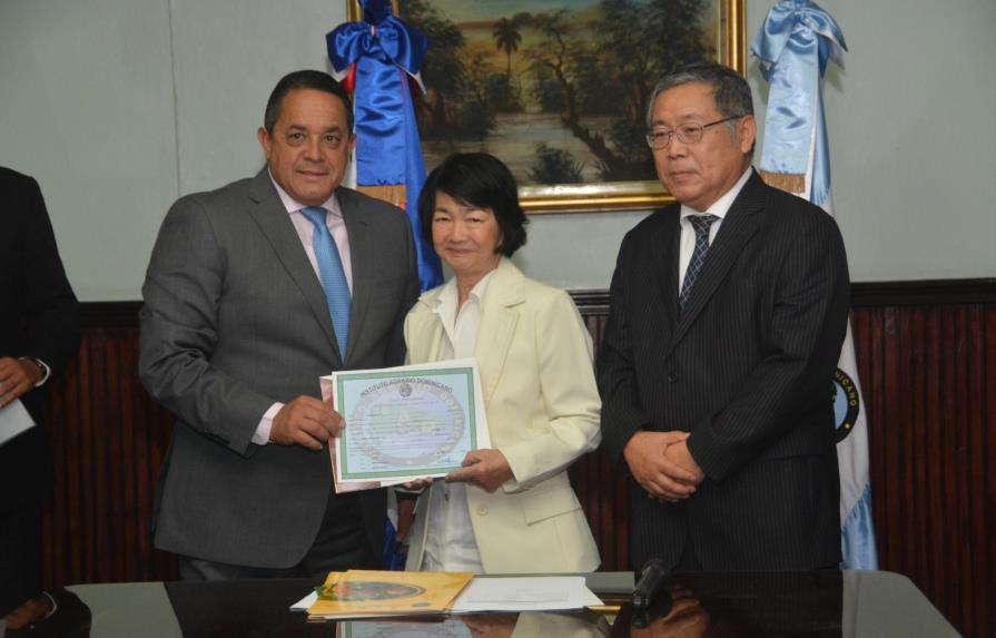 El Instituto Agrario Dominicano entrega títulos a familias japonesas en el país