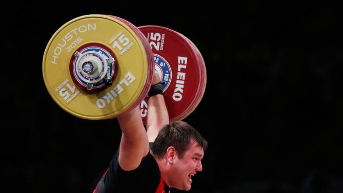 El ruso Lovchev rompe récord mundial en levantamiento de pesas