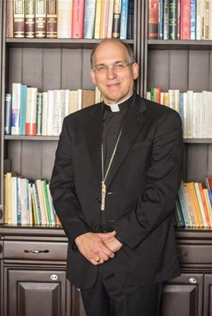 Obispo Masalles dice que la finalidad del embajador EE.UU. es “meter agenda LGBT”