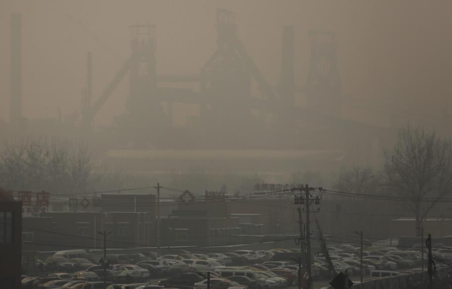 Pekín decreta la alerta de contaminación más grave en lo que va de año