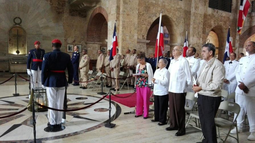 Ofician misa en honor a un grupo de héroes nacionales 