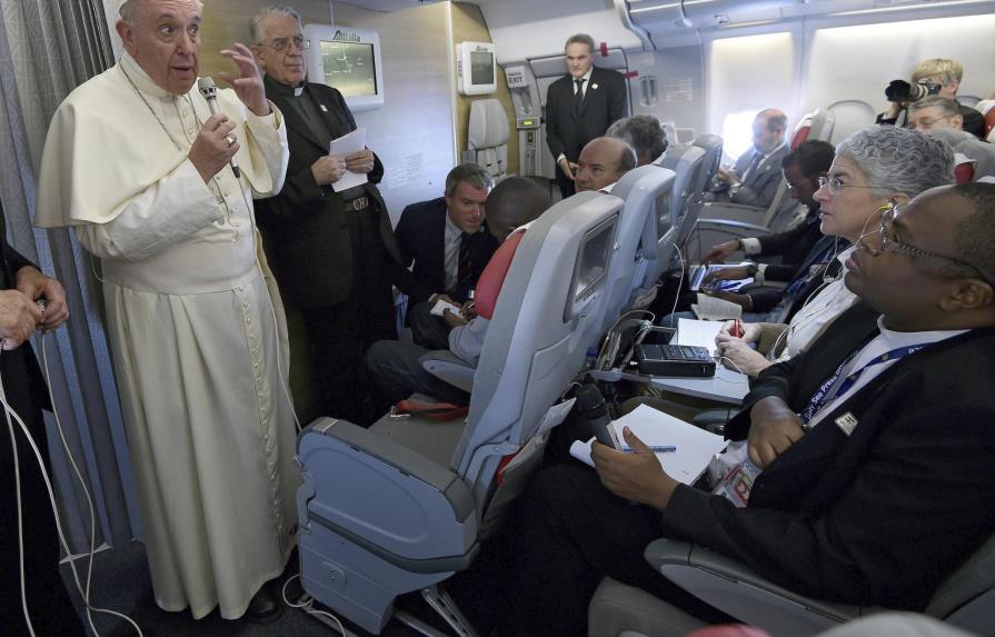 El papa Francisco regresa a Roma tras su primer viaje a África