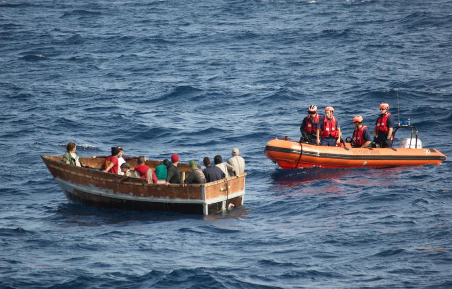  Los guardacostas de EE.UU. repatrían a 108 cubanos interceptados en el mar