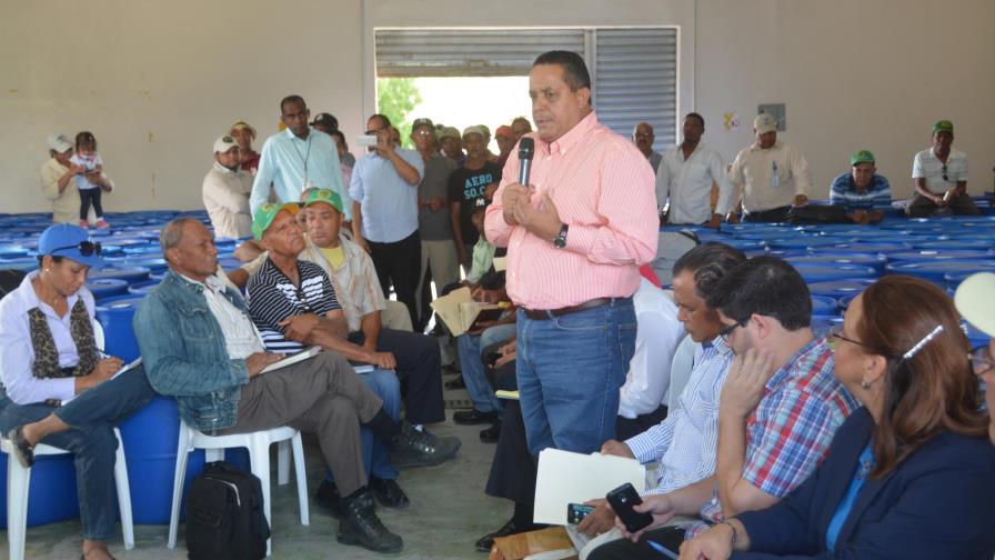 Instituto Agrario Dominicano entregará $4.5 MM a productores de miel Instituto Agrario Dominicano entregará $4.5 MM a productores de miel