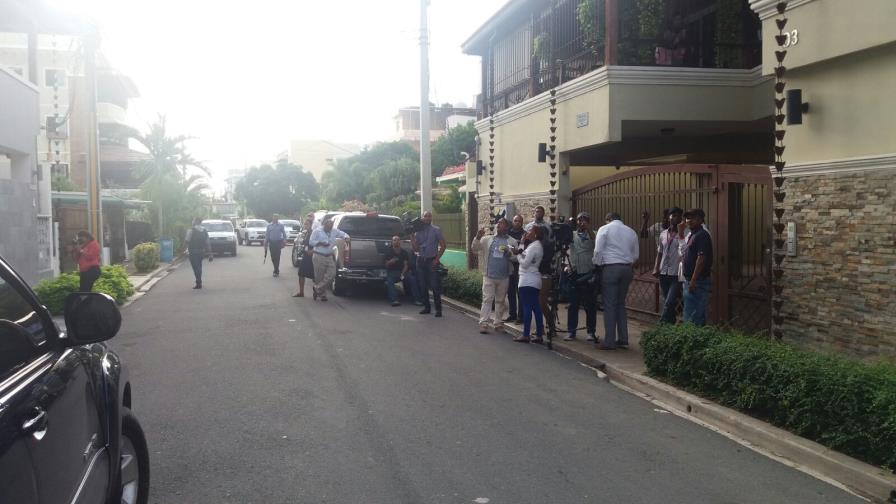 Cinco fiscales requisan la vivienda de la jueza Awilda Reyes Beltré Cinco fiscales requisan la vivienda de la jueza Awilda Reyes Beltré