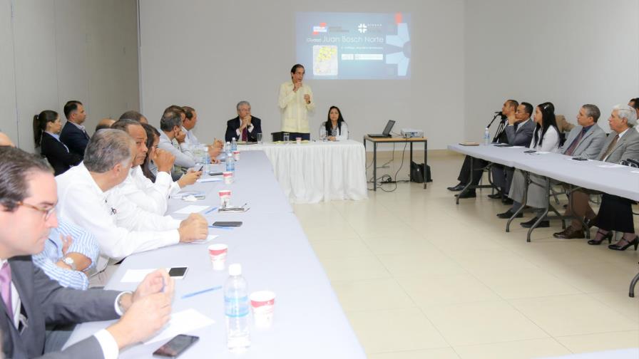 Gustavo Montalvo muestra el Proyecto Ciudad Juan Bosch Norte en Santiago 