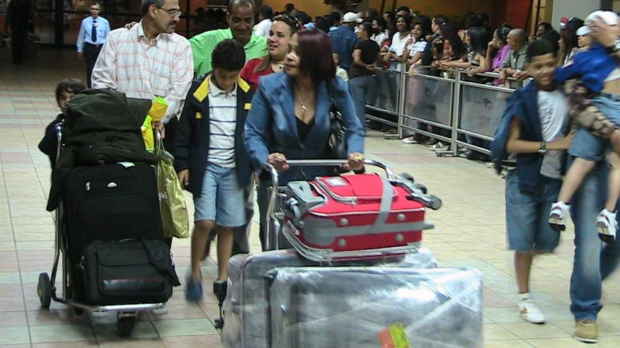 Aduanas anuncia ya entró en vigencia la gracia navideña a viajeros; podrán traer hasta US$ 3,000