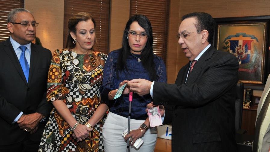 El Banco Central lanza una aplicación de lectura de billetes para no videntes