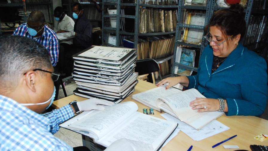 La Junta Central Electoral libra batalla ante presiones por la naturalización 