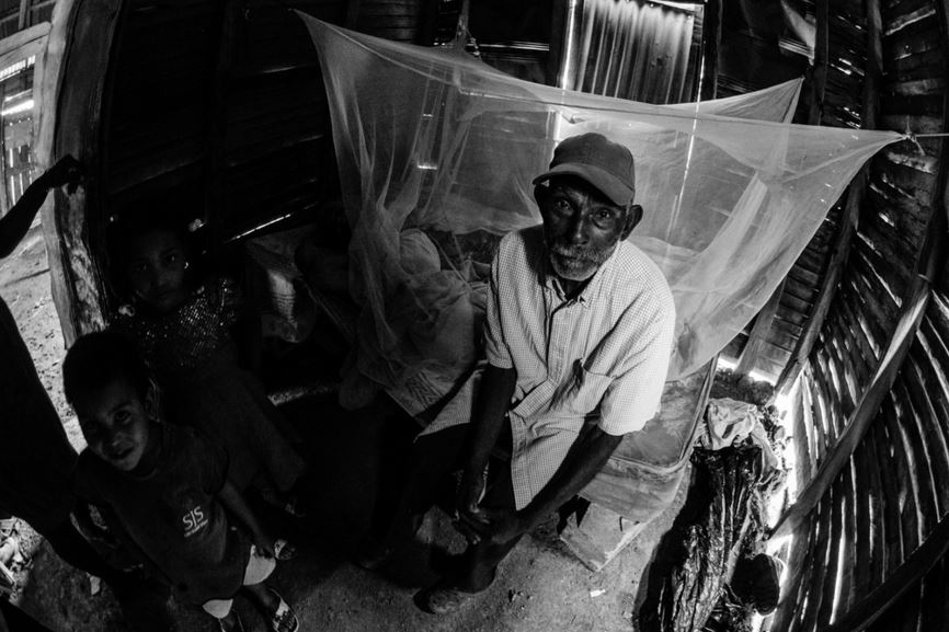 Las transferencias monetarias a personas envejecientes es menor a 30 dólares al mes. 