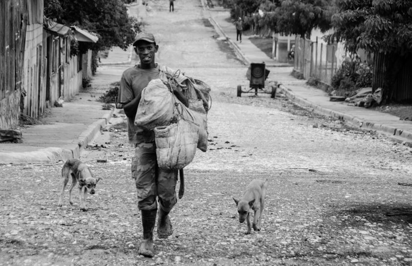 Luis Manuel D’ Oleo, un campesino que vive en Juan Santiago, el municipio más pobre de República Dominicana.