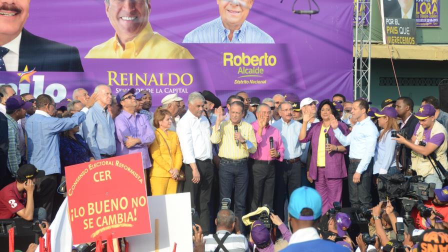 Danilo Medina preside marcha del PLD tras proclamar candidatos senadores y alcaldes del Gran Santo Domingo Danilo Medina preside marcha del PLD tras proclamar candidatos senadores y alcaldes del Gran Santo Domingo