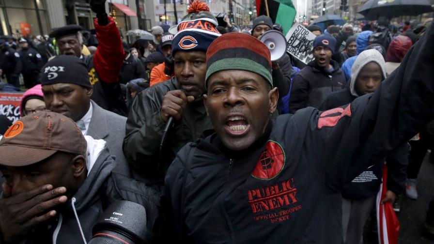 Justicia EEUU investigará a la Policía de Chicago tras muerte de joven negro