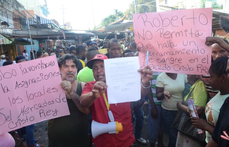 Vendedores del mercado de Cristo Rey paran labores en protesta por reubicación