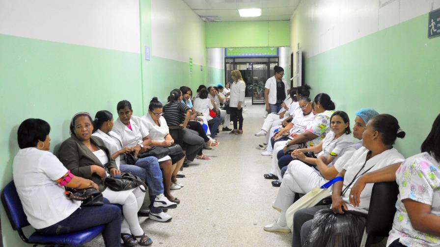 Huelga de enfermeras del hospital Cabral y Báez cumple 15 días Huelga de enfermeras del hospital Cabral y Báez cumple 15 días