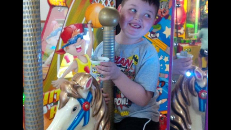 Muere niño de siete años por quien un pueblo canadiense adelantó la Navidad 