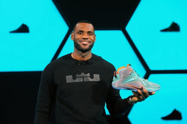 LeBron James firma acuerdo vitalicio con Nike